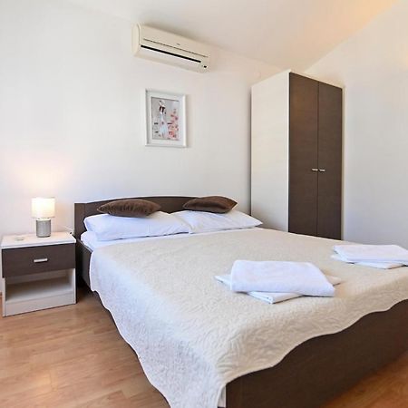 Apartments Andrea I Baška Esterno foto