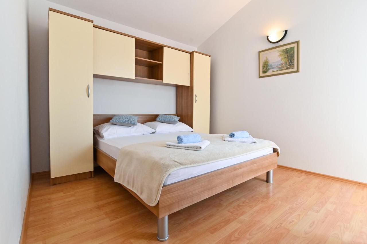 Apartments Andrea I Baška Esterno foto