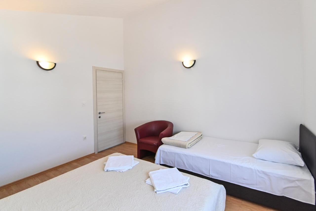 Apartments Andrea I Baška Esterno foto