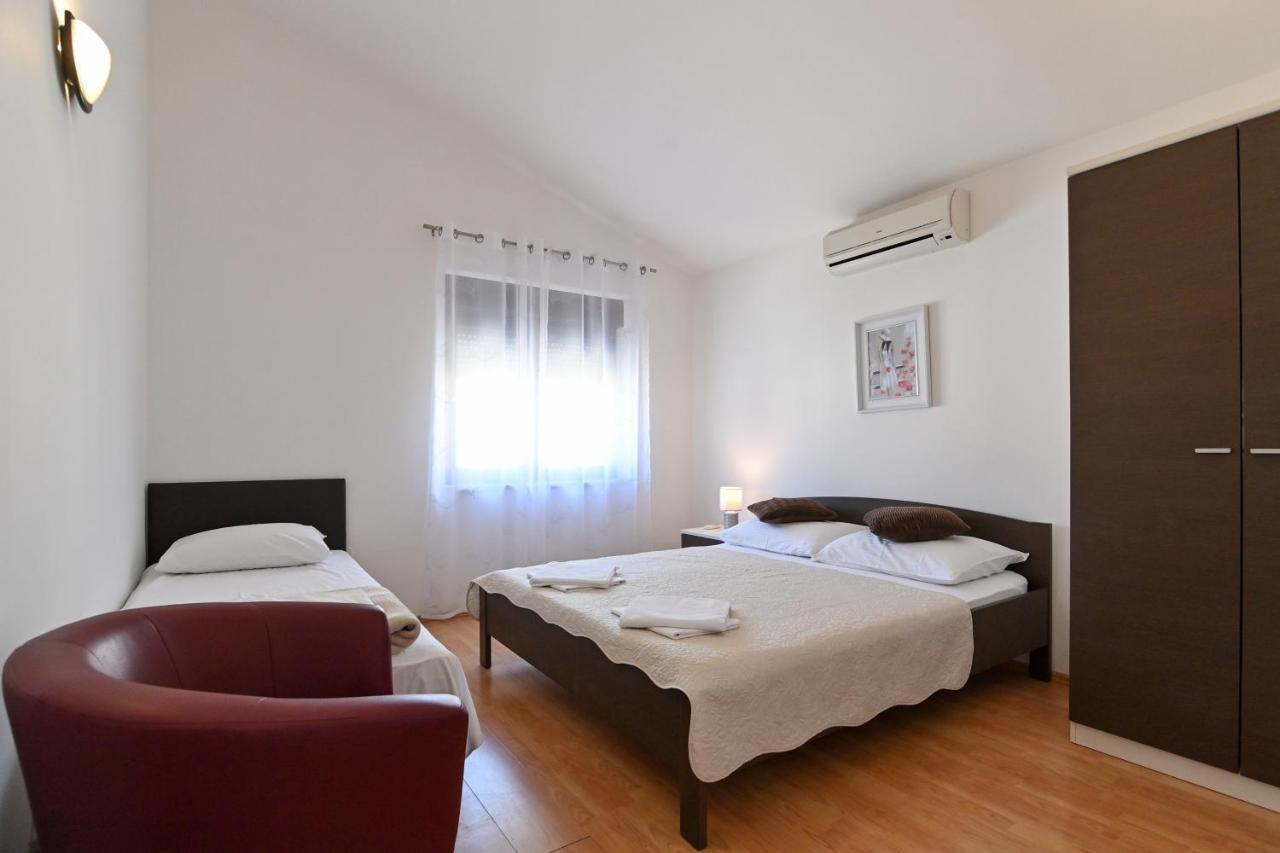 Apartments Andrea I Baška Esterno foto