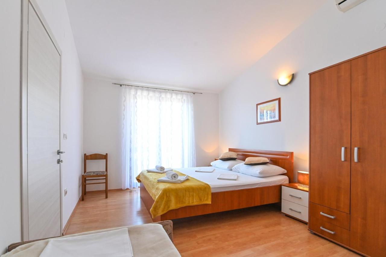 Apartments Andrea I Baška Esterno foto